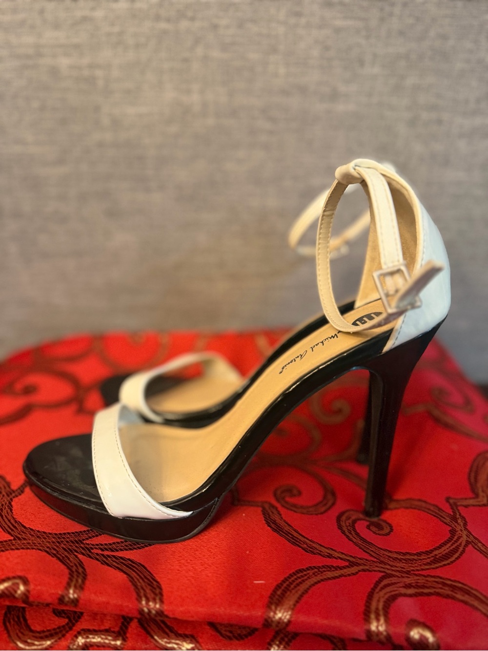 Michael Antonio Black & Ivory White Ankle Strap Platform Heels | Size 9